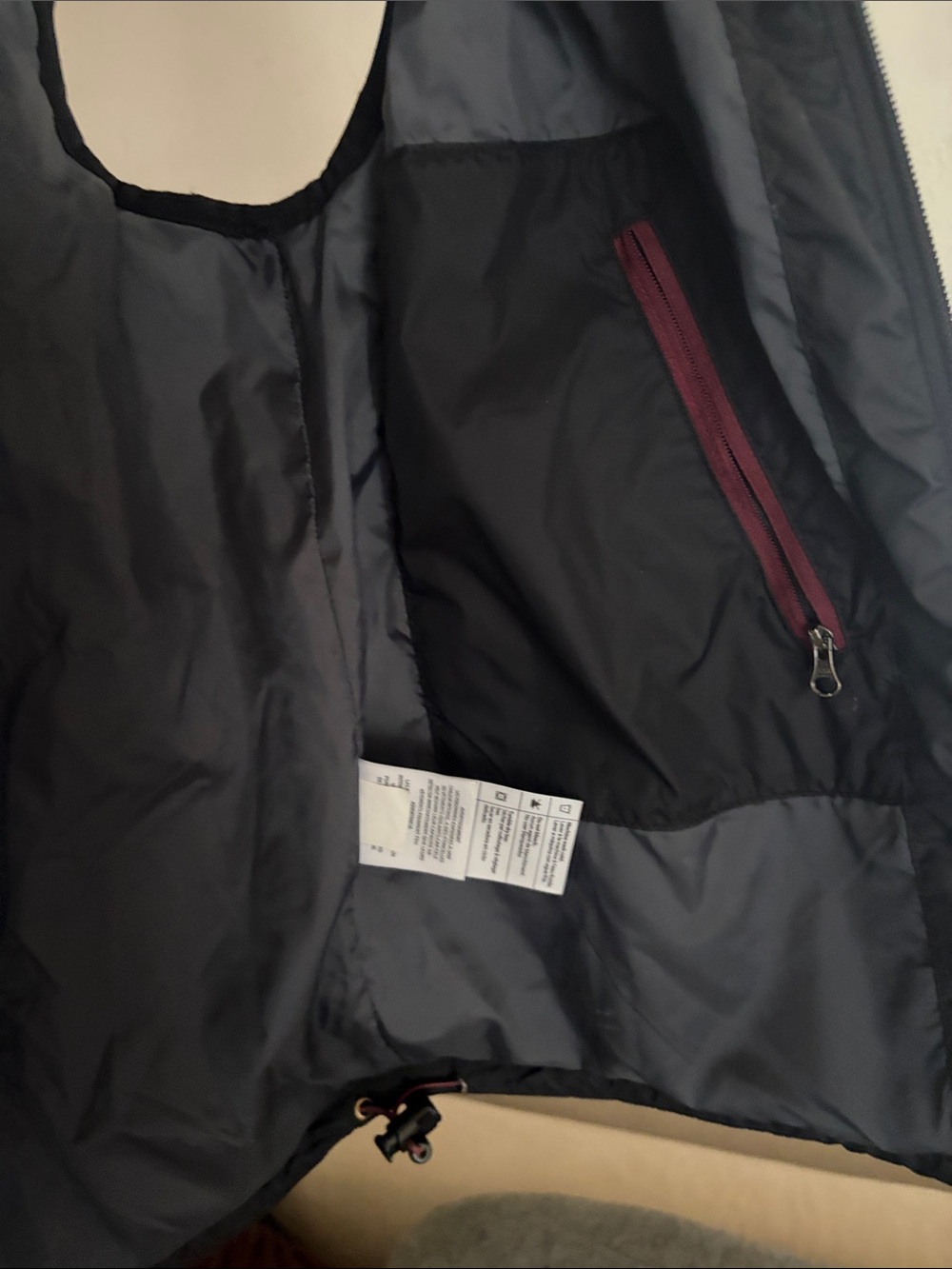 Carhartt Black Quilted Puffer Vest with Chest Pocket - Picture 4 of 5